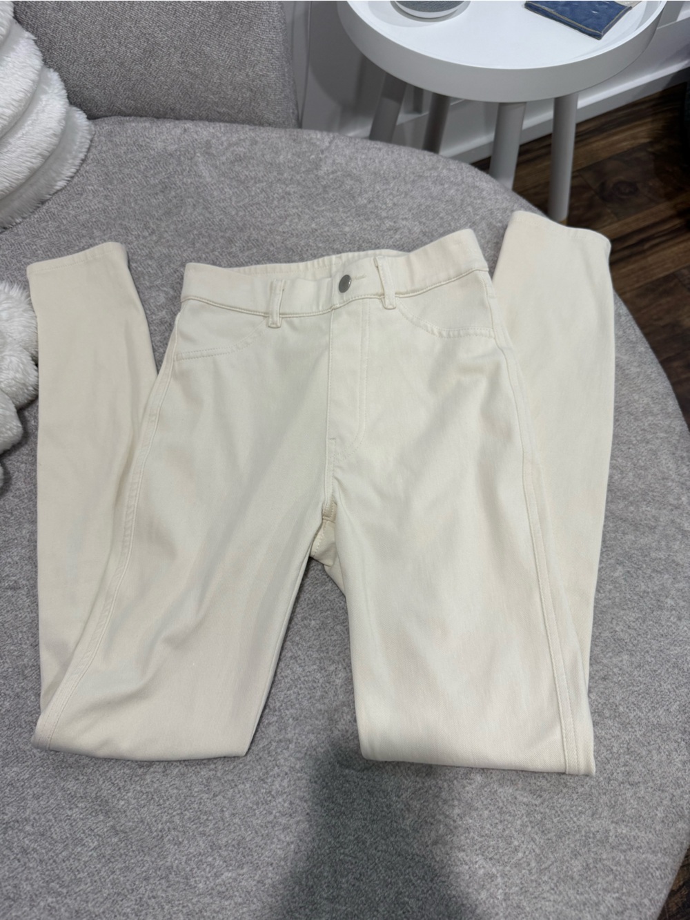 Uniqlo women’s pants size xs, waist 24-25 inches